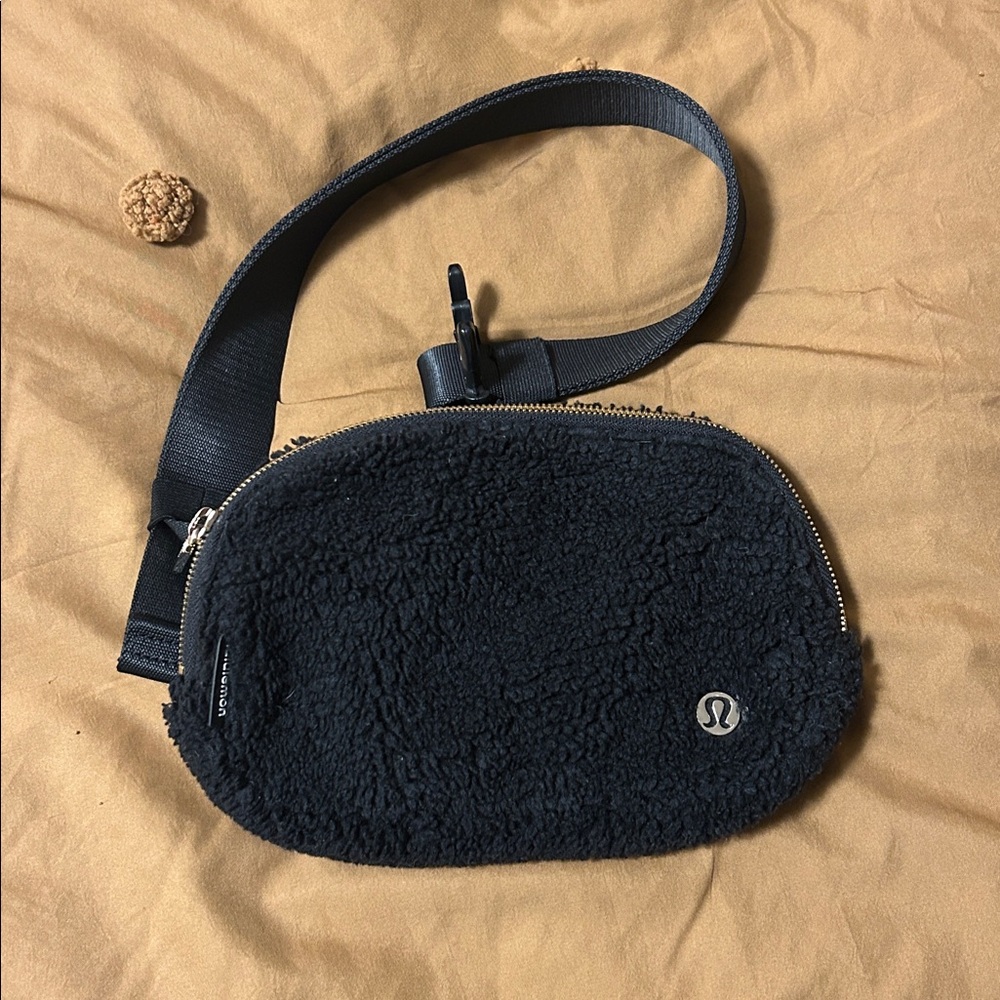 Lululemon Sherpa belt bag 1L